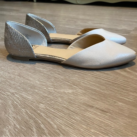 BC Footwear Flats, Size 7.5, Nude/Cream and Metallic - Picture 2 of 5